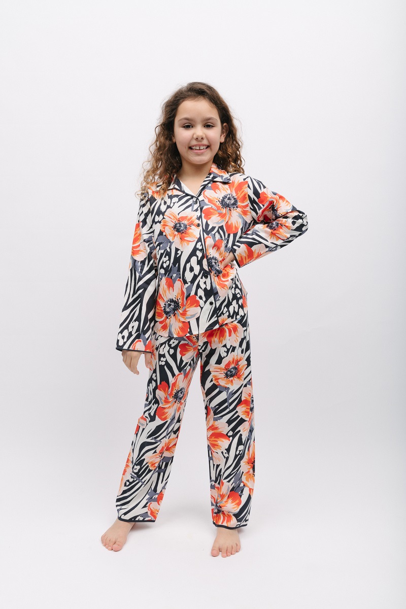 Піжама для дівчинки Cyberjammies Nicole 7017 12-13 лет 158 см Чорний з квітковим принтом (5051877472976)