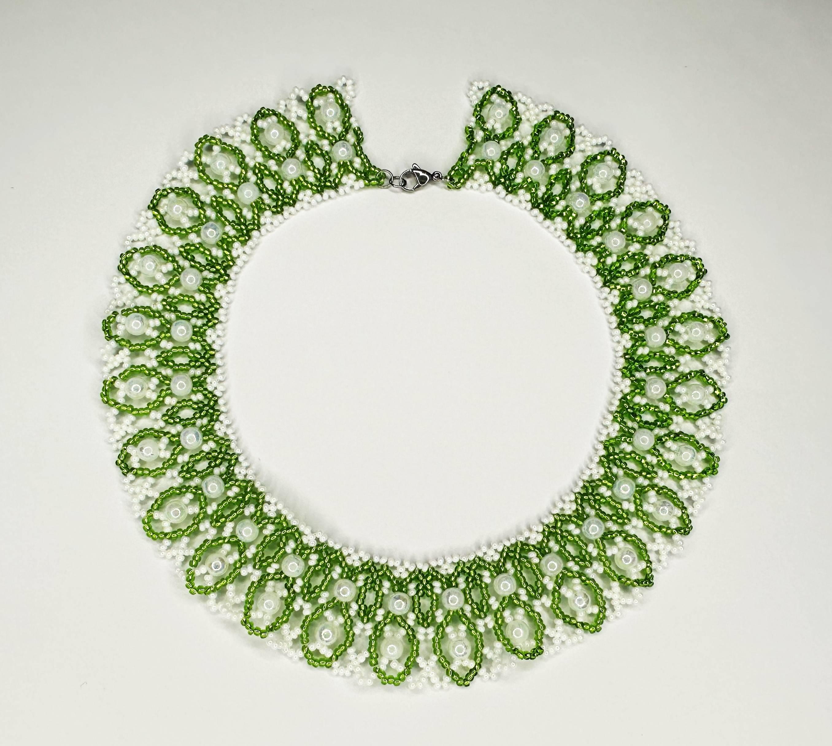Намисто з чеського бісеру та намистин HatynkaUA Necklace 42 см Біло-зелений (SUN999_04)