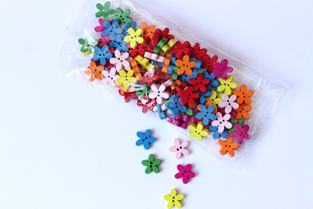 Набір декоративних гудзиків Pugovichok для рукоділля та творчості 15 мм. Квітка однотонна (SUN3960)